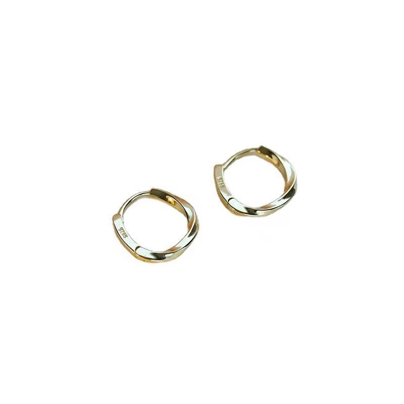 Womens Design-forward Light-luxury Stud Earrings With Circular Hoops
